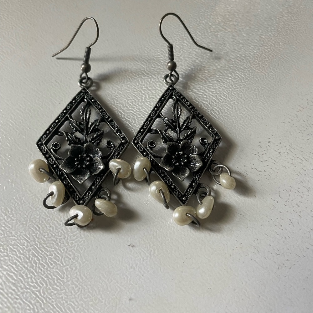 Antique flowers dangling earrings ( 2009 )